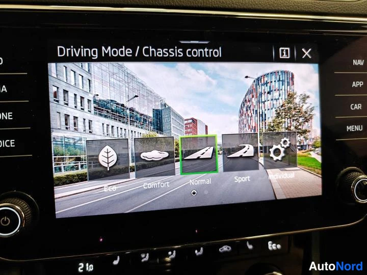 Musta Skoda Superb 2020, yksityiskohta, kuva 21