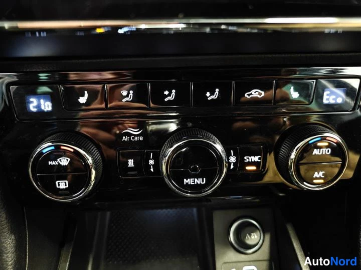 Musta Skoda Superb 2020, yksityiskohta, kuva 23