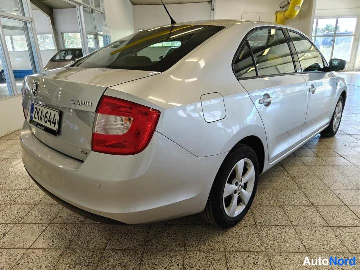 Hopea Skoda Rapid 2013, takaviisto, kuva 6