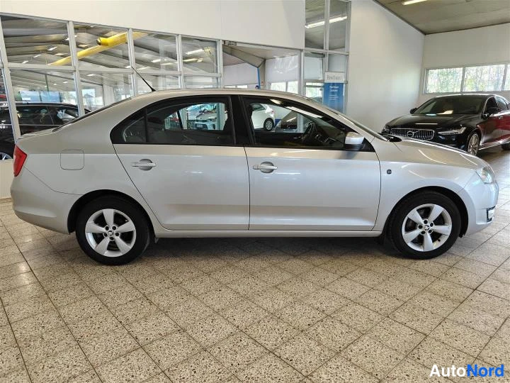 Hopea Skoda Rapid 2013, sivulta, kuva 3