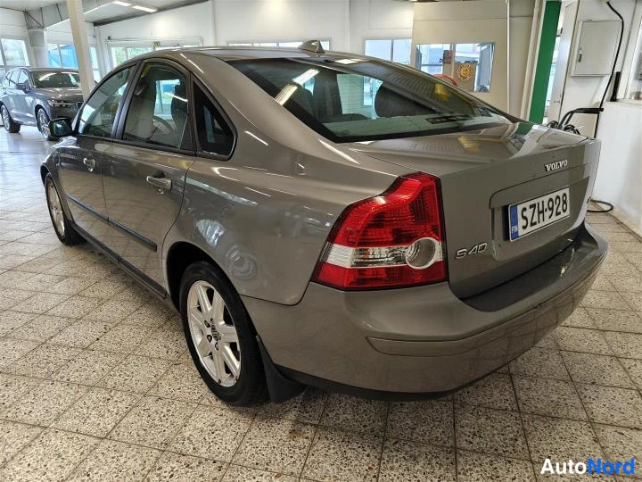Harmaa Volvo S40 2005, takaviisto, kuva 6