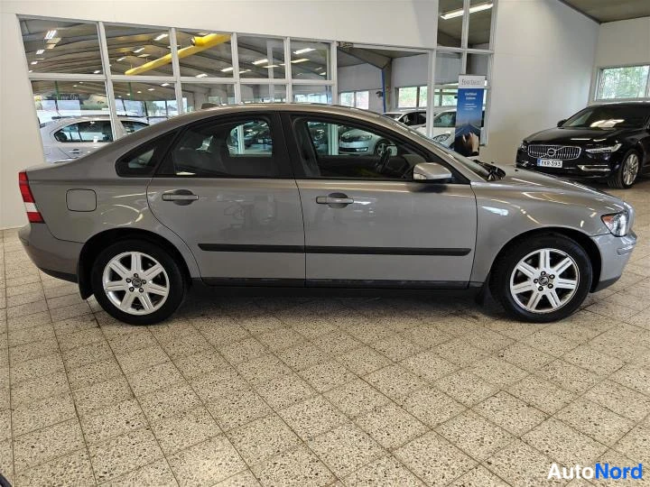 Harmaa Volvo S40 2005, takaviisto, kuva 5