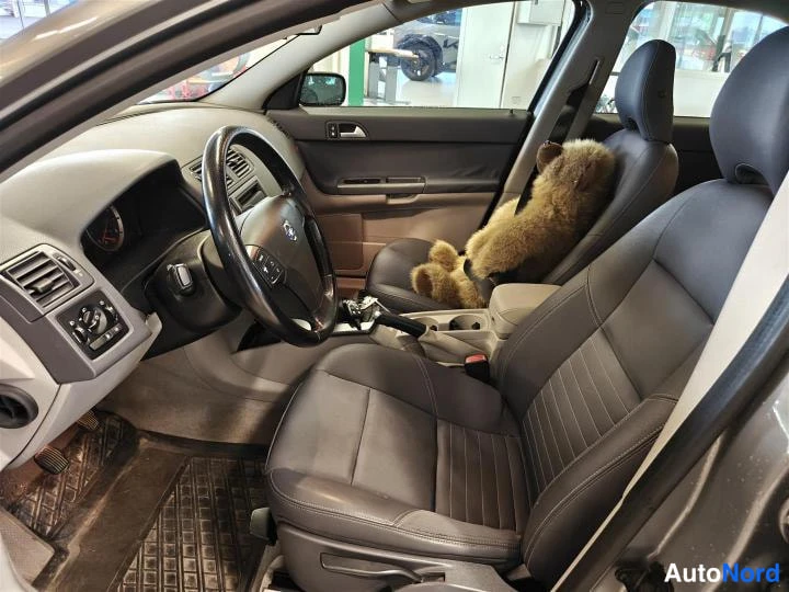 Harmaa Volvo S40 2005, ohjaamo, kuva 9