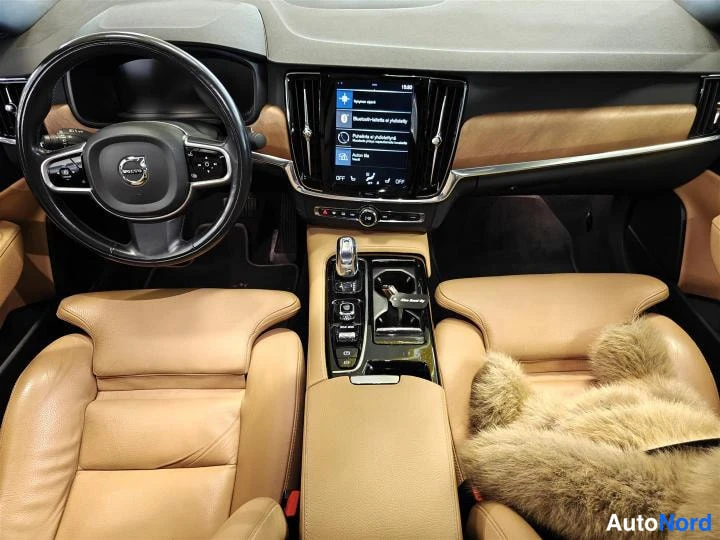 Musta Volvo S90 2018, ohjaamo, kuva 11
