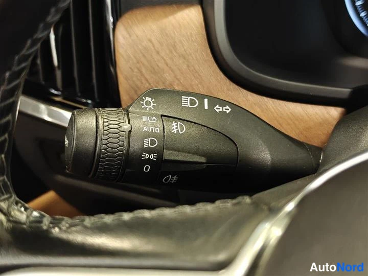 Musta Volvo S90 2018, yksityiskohta, kuva 18
