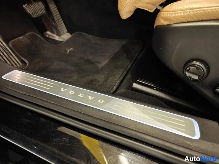 Musta Volvo S90 2018, yksityiskohta, kuva 19