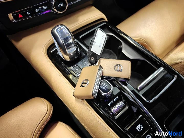 Musta Volvo S90 2018, yksityiskohta, kuva 21