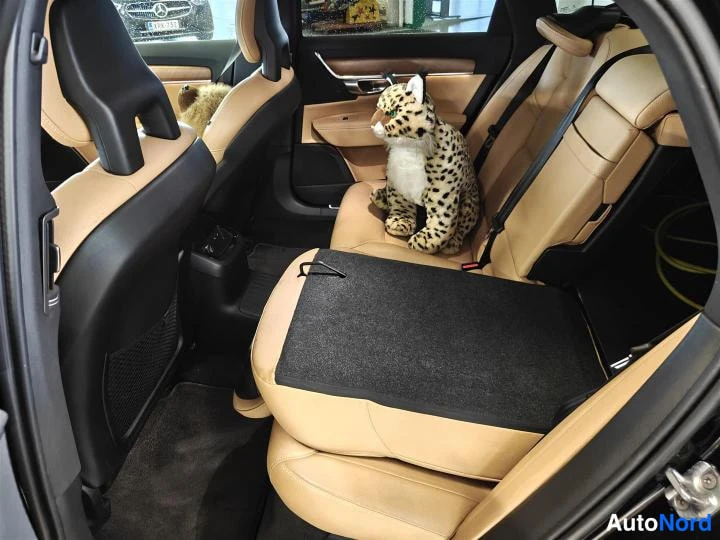 Musta Volvo S90 2018, takaistuimet, kuva 14