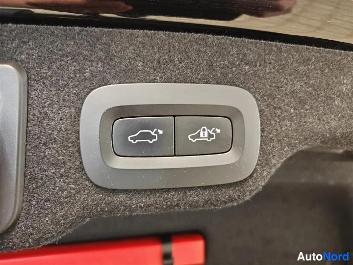 Musta Volvo S90 2018, yksityiskohta, kuva 24