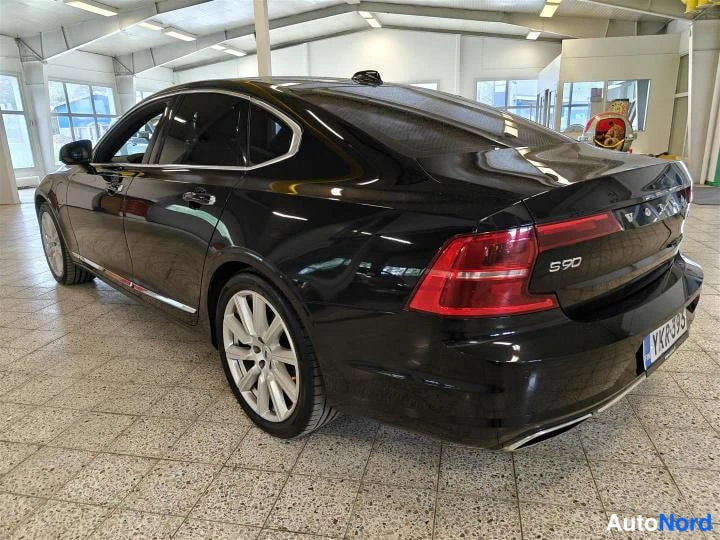 Musta Volvo S90 2018, takaviisto, kuva 7