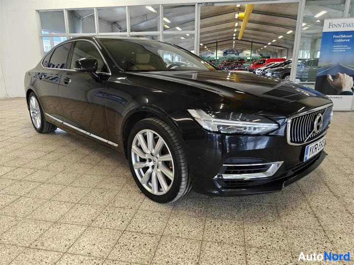 Musta Volvo S90 2018, etuviisto, keula oikealle, kuva 4