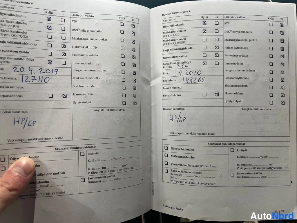 Asiakirja: Huoltokirjan sivut 22–23, merkinnät 20.4.2019 (127 110 km) ja 1.9.2020 (148 265 km), huollon suorittaja HP/EP
