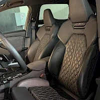 Etuistuimet: Front seats with leather finish