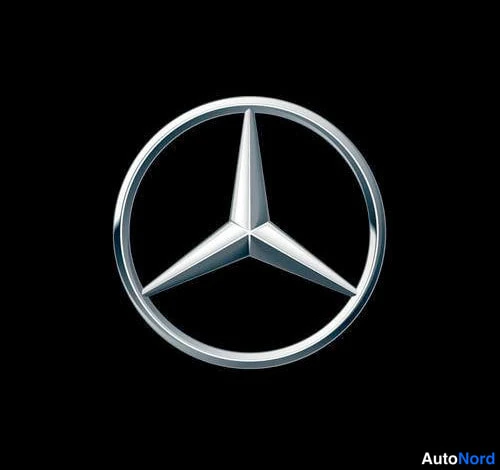 Muu: Mercedes-Benzin hopeinen tähti-merkki mustalla taustalla.