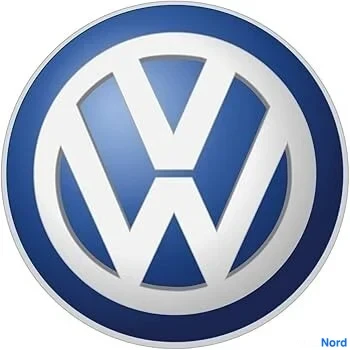 Muu: Volkswagenin pyöreä merkki: tummansininen tausta ja hopeanvalkoiset kirjaimet V ja W päällekkäin keskellä.
