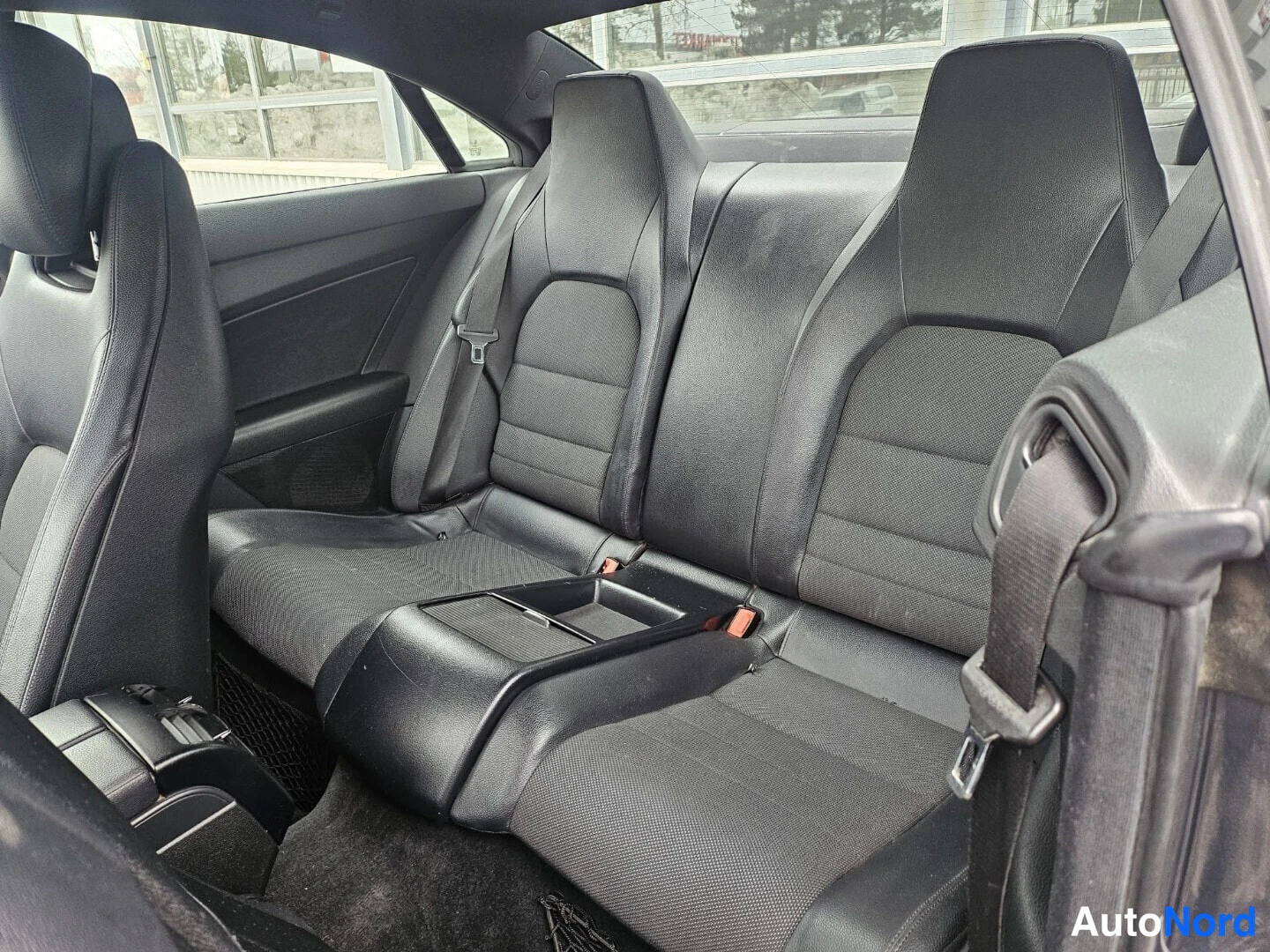 Muu: Autojen sisätilat, rear seats