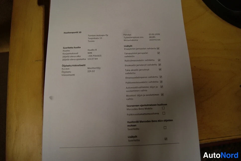 Asiakirja: Huoltoraportti 10 -niminen asiakirja, jossa huoltotiedot, mittarilukema 243792 km ja päiväys 03.02.2026.