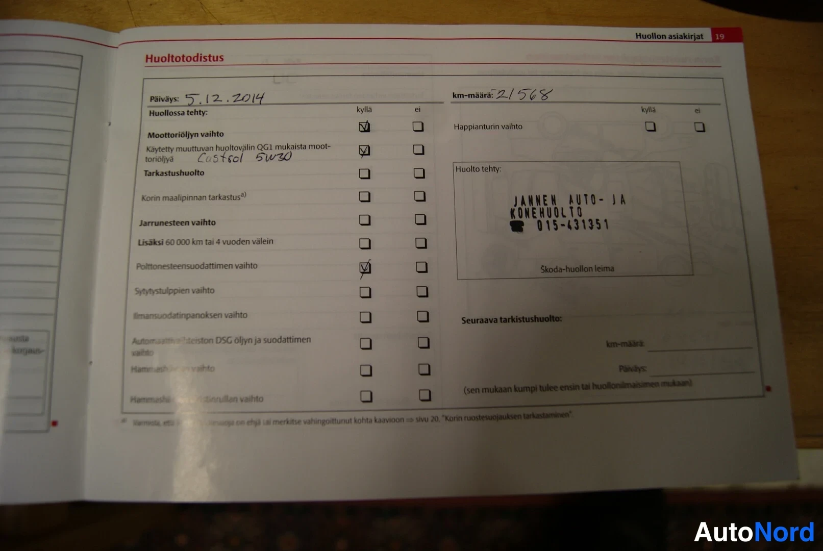 Muu: Huoltokirjan sivu 19: huoltotodistus päiväys 5.12.2014, km-määrä 21568, leima Jannen Auto- ja Konehuolto 015-431351.