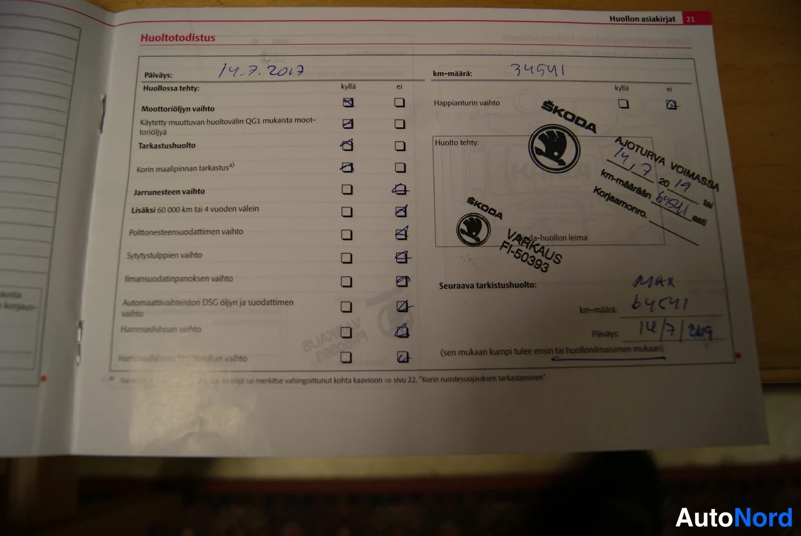 Muu: Huoltokirjan sivu 21: huoltotodistus päiväys 14.2.2017, km-määrä 34541, ŠKODA-leimat ja Varkaus FI-50383, seuraava huolto 64991 km.