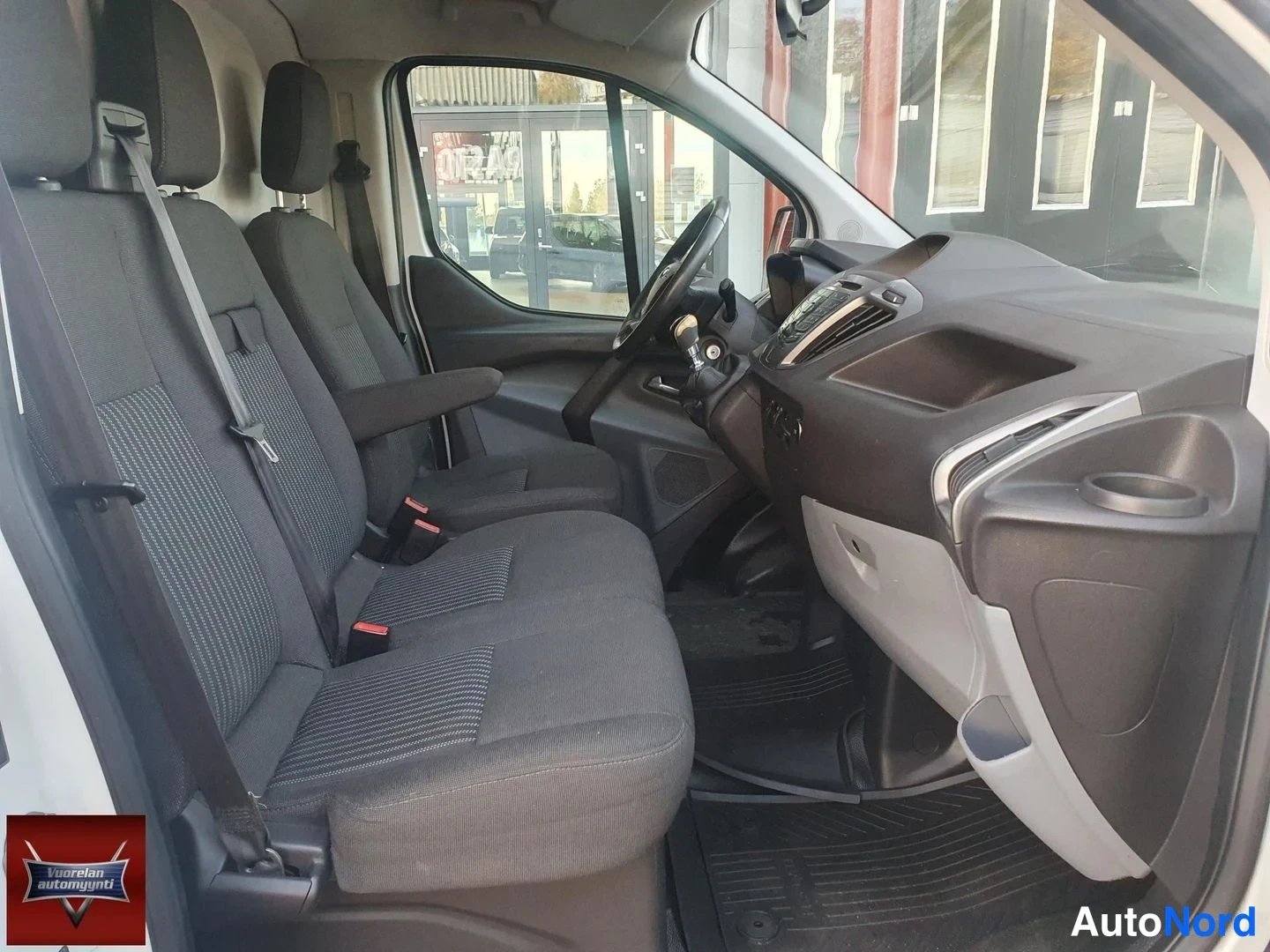 Valkoinen Ford Transit Custom 2013, kuva 15