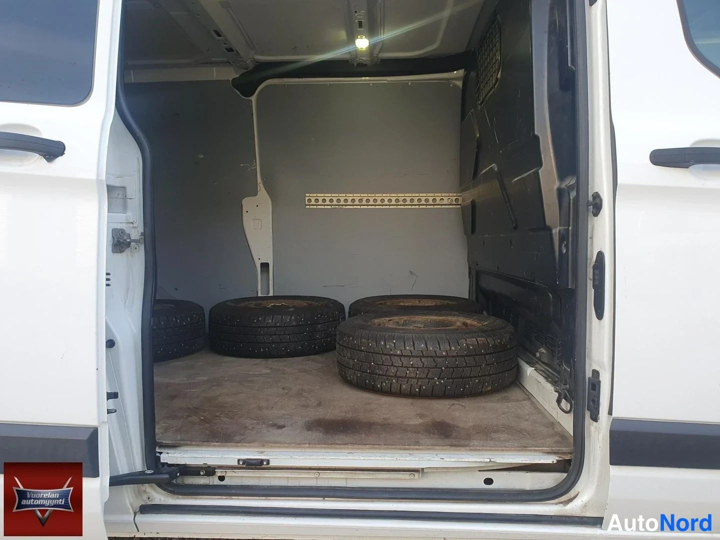 Valkoinen Ford Transit Custom 2013, takaa, kuva 9