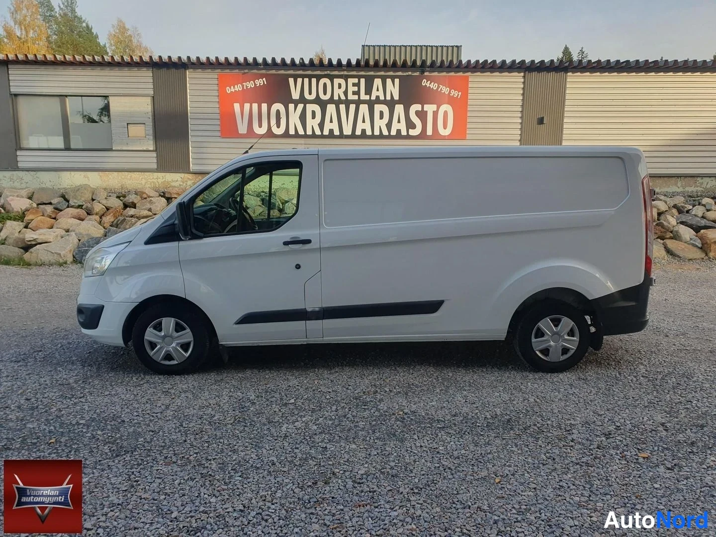 Valkoinen Ford Transit Custom 2013, etuviisto, keula vasemmalle, kuva 2