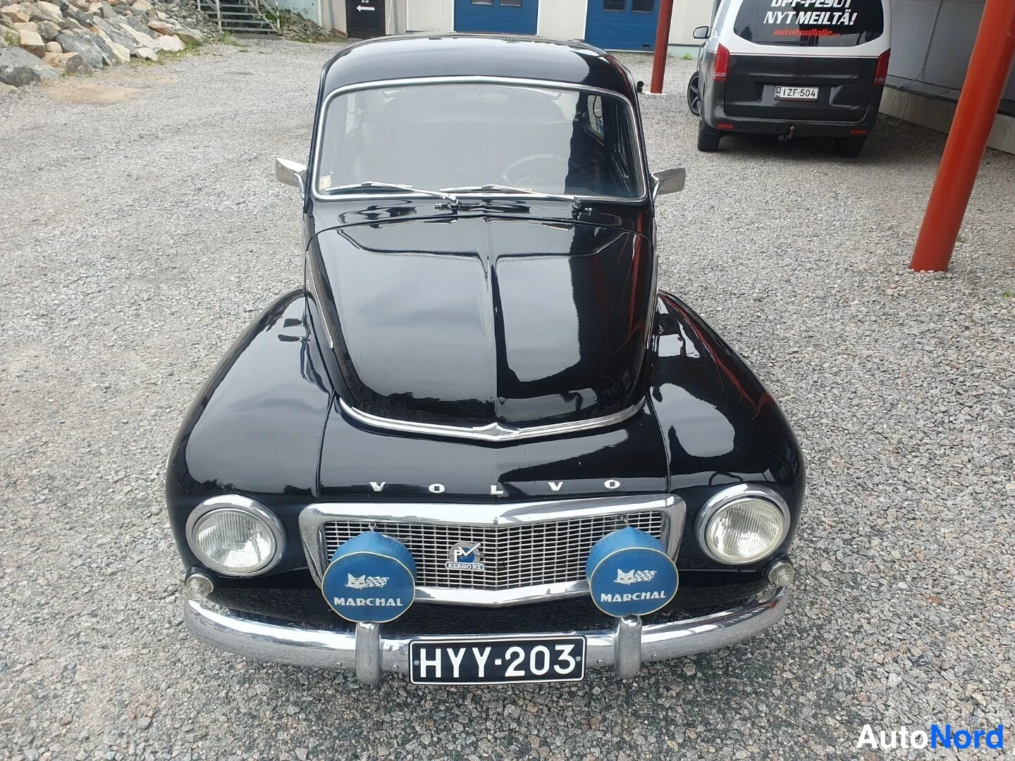 Musta Volvo 544 1962, edestä, kuva 2
