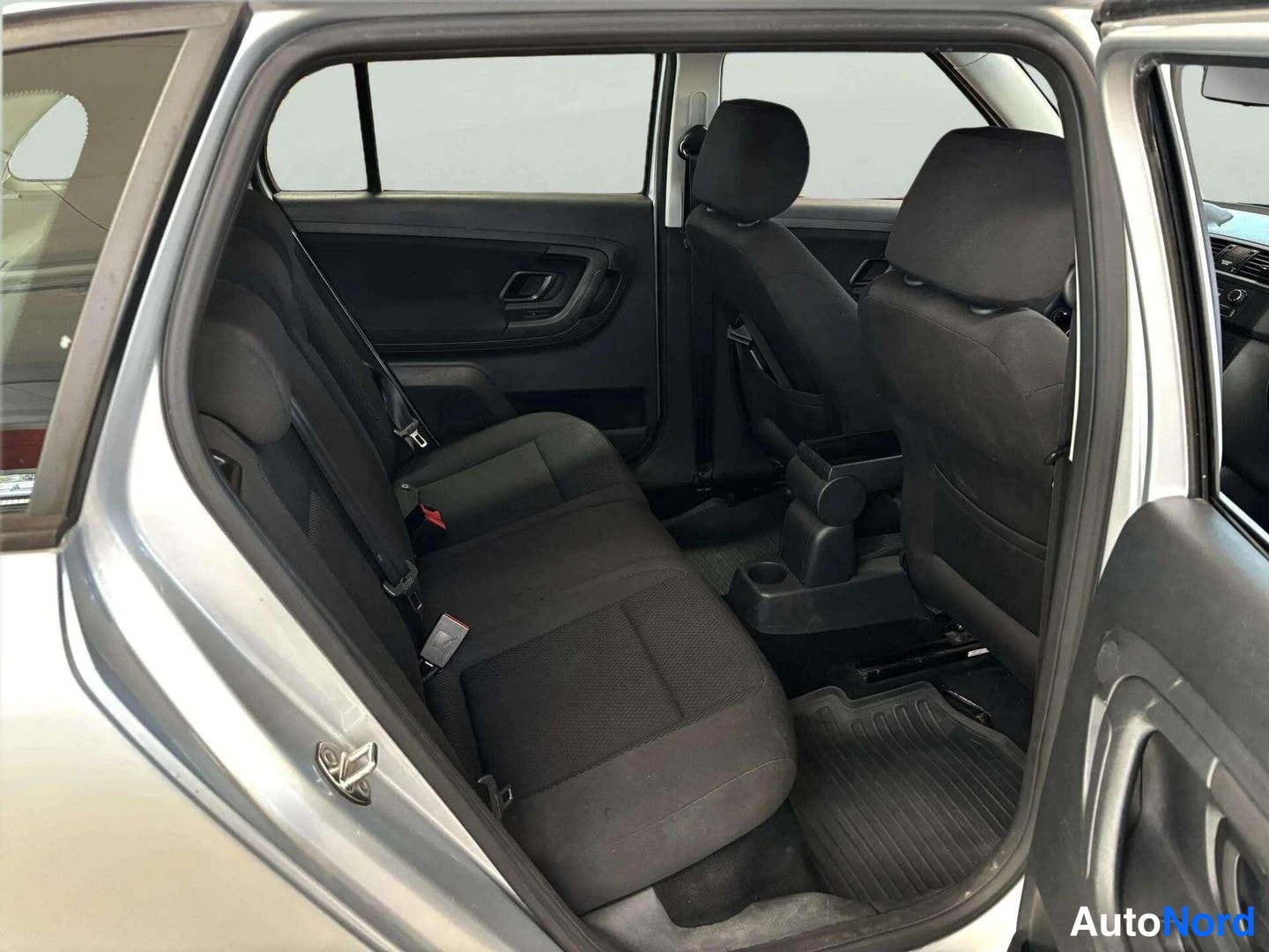 Harmaa Skoda Fabia 2010, kuva 23