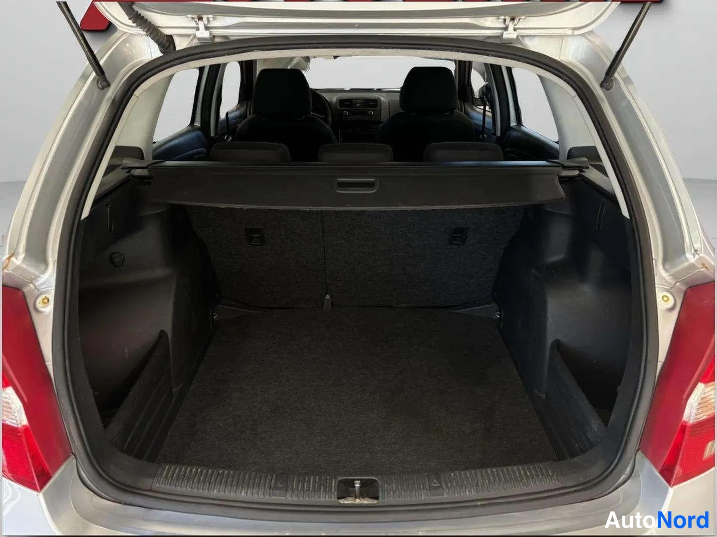 Harmaa Skoda Fabia 2010, takaa, kuva 16
