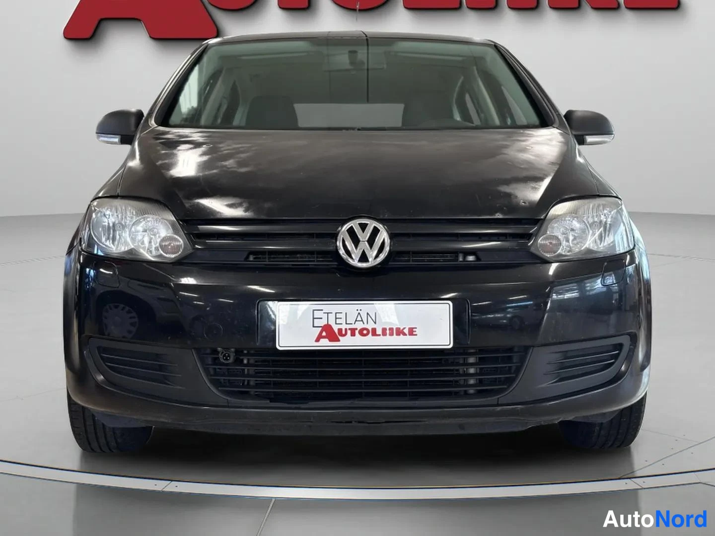 Musta Volkswagen Golf Plus 2010, edestä, kuva 3