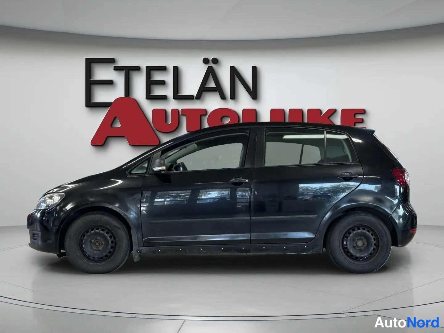 Musta Volkswagen Golf Plus 2010, sivulta, kuva 4