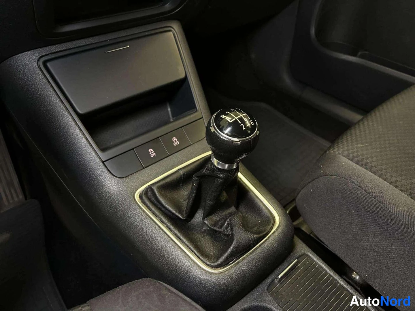 Musta Volkswagen Golf Plus 2010, yksityiskohta, kuva 8