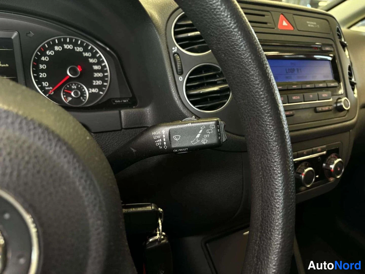 Musta Volkswagen Golf Plus 2010, yksityiskohta, kuva 11