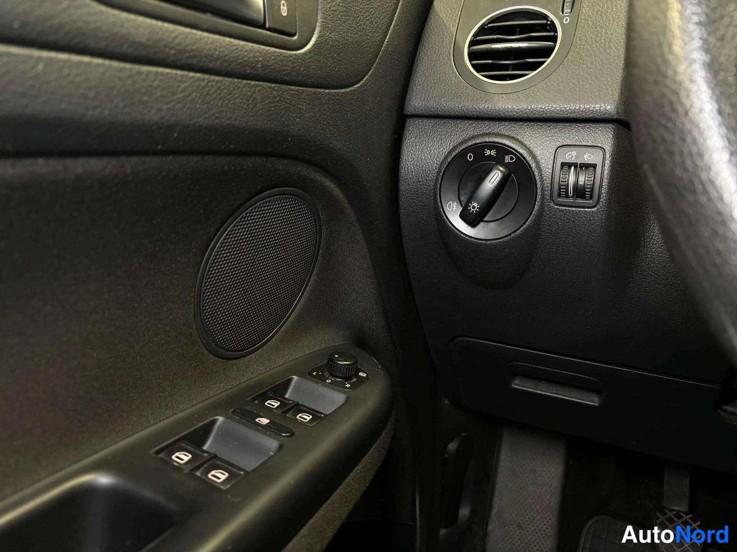 Musta Volkswagen Golf Plus 2010, kuva 19