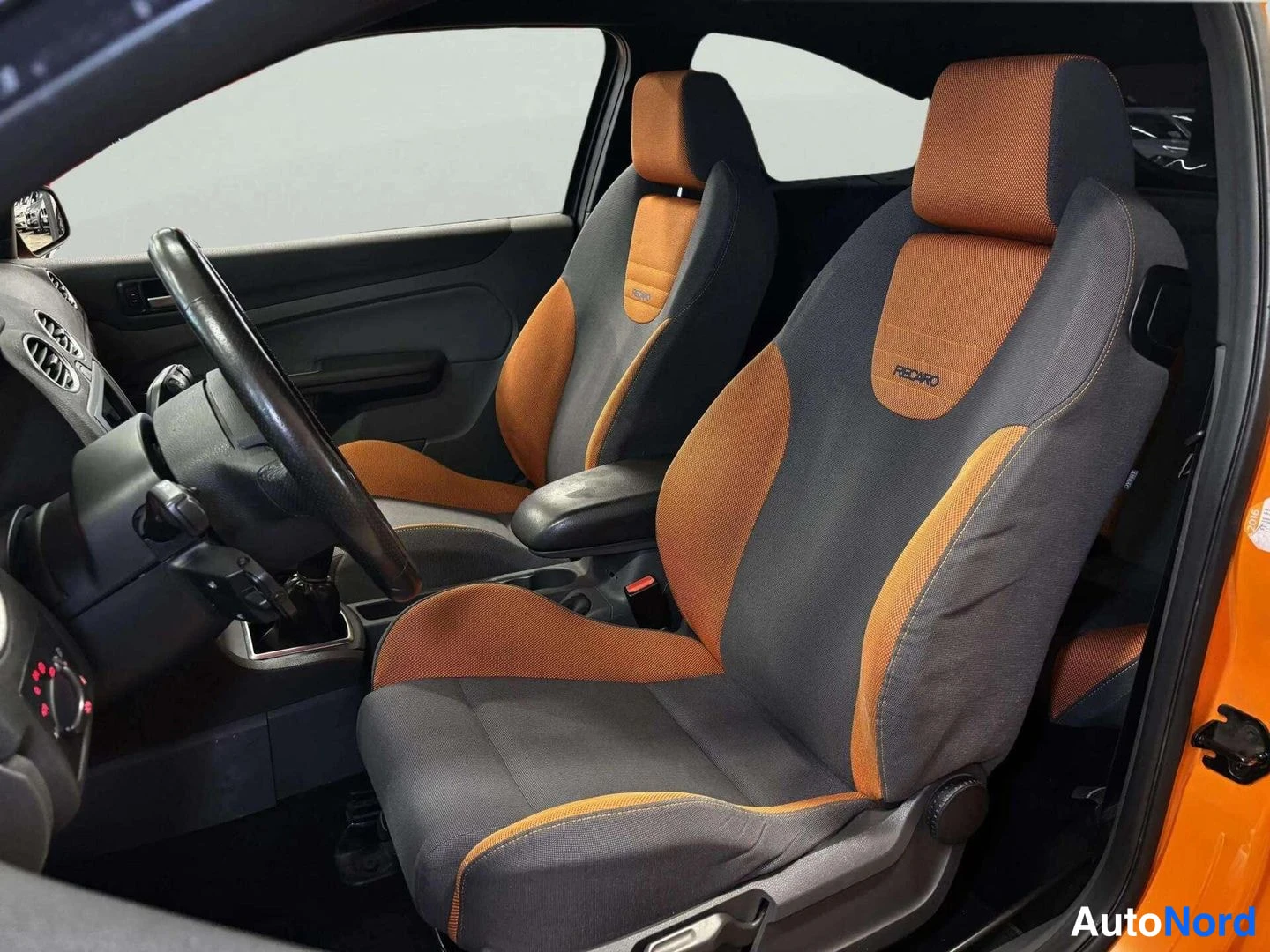Oranssi Ford Focus 2007, kuva 8
