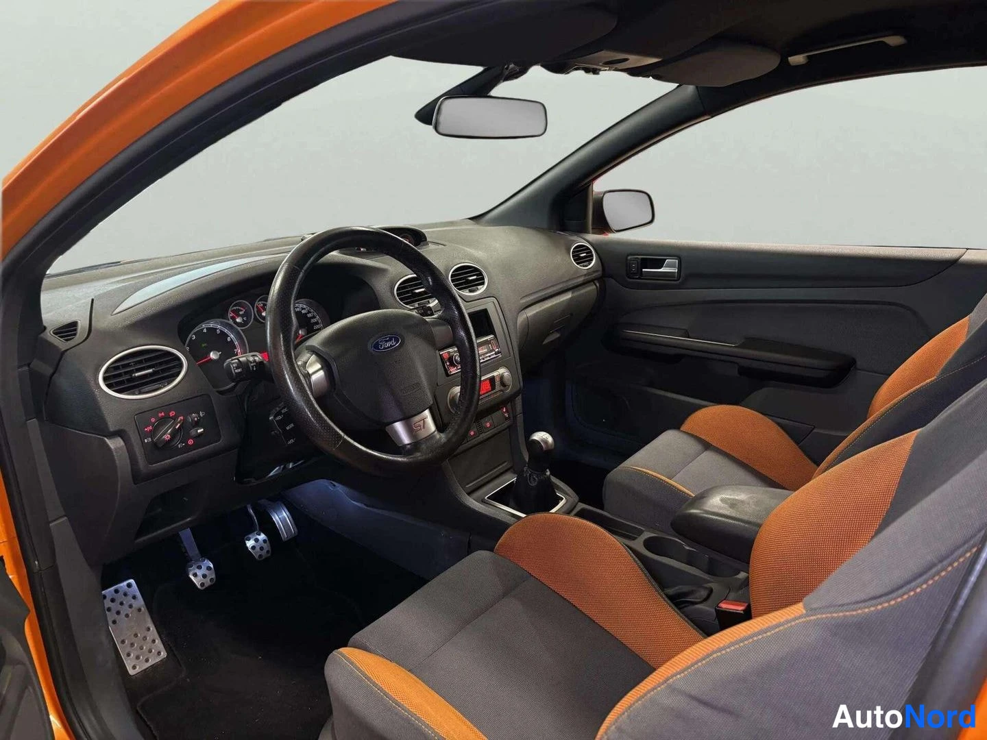 Oranssi Ford Focus 2007, kuva 9