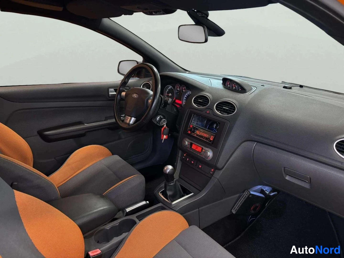 Oranssi Ford Focus 2007, kuva 11