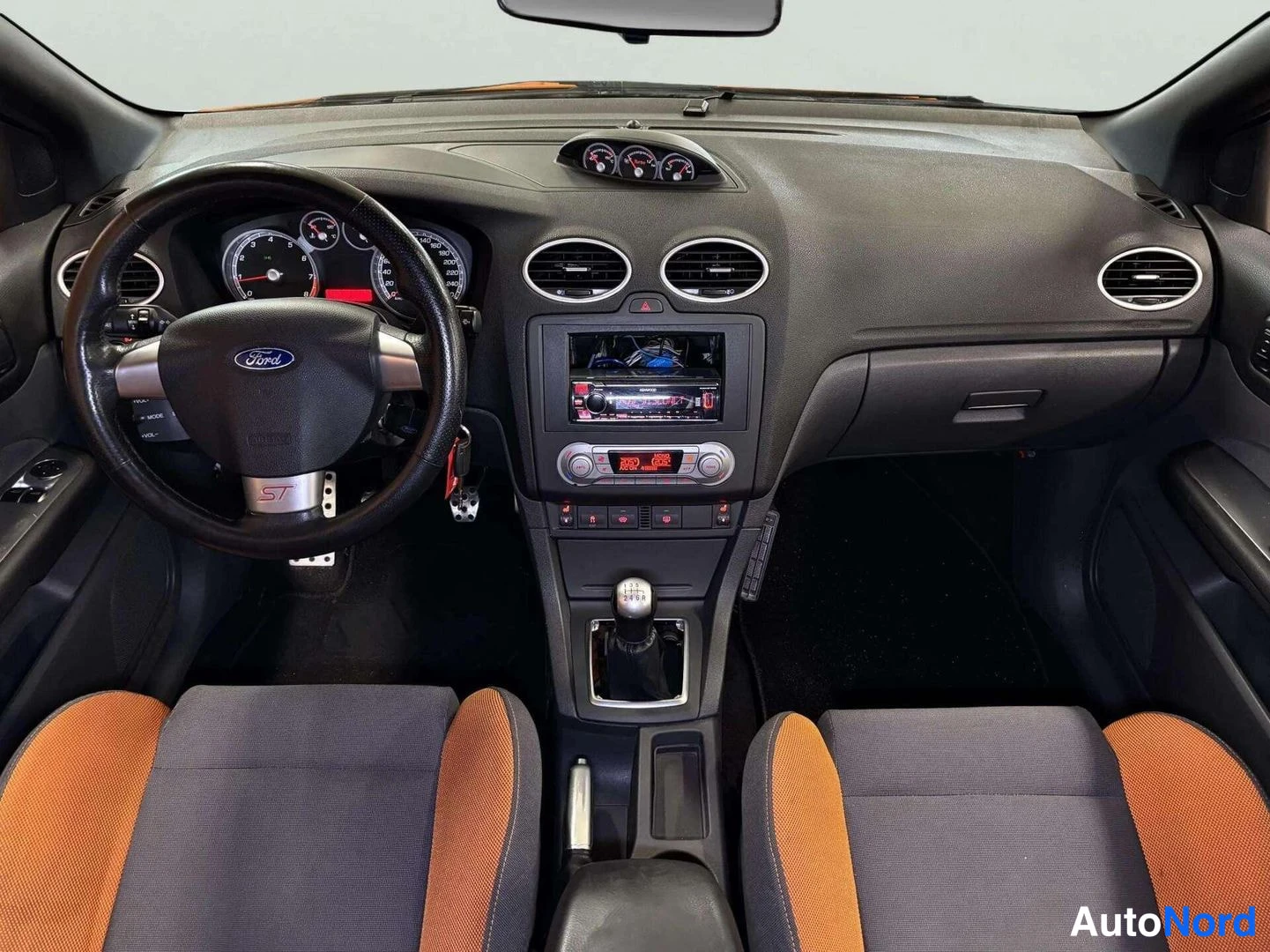 Oranssi Ford Focus 2007, kuva 12