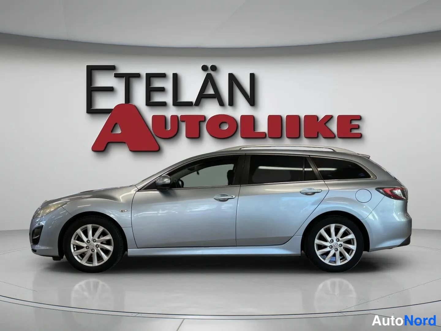 Sininen Mazda 6 2012, sivulta, kuva 8