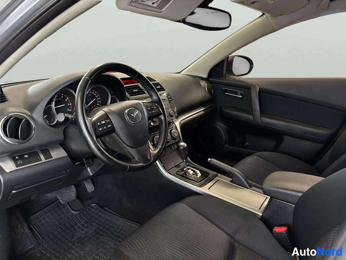 Sininen Mazda 6 2012, edestä, kuva 4