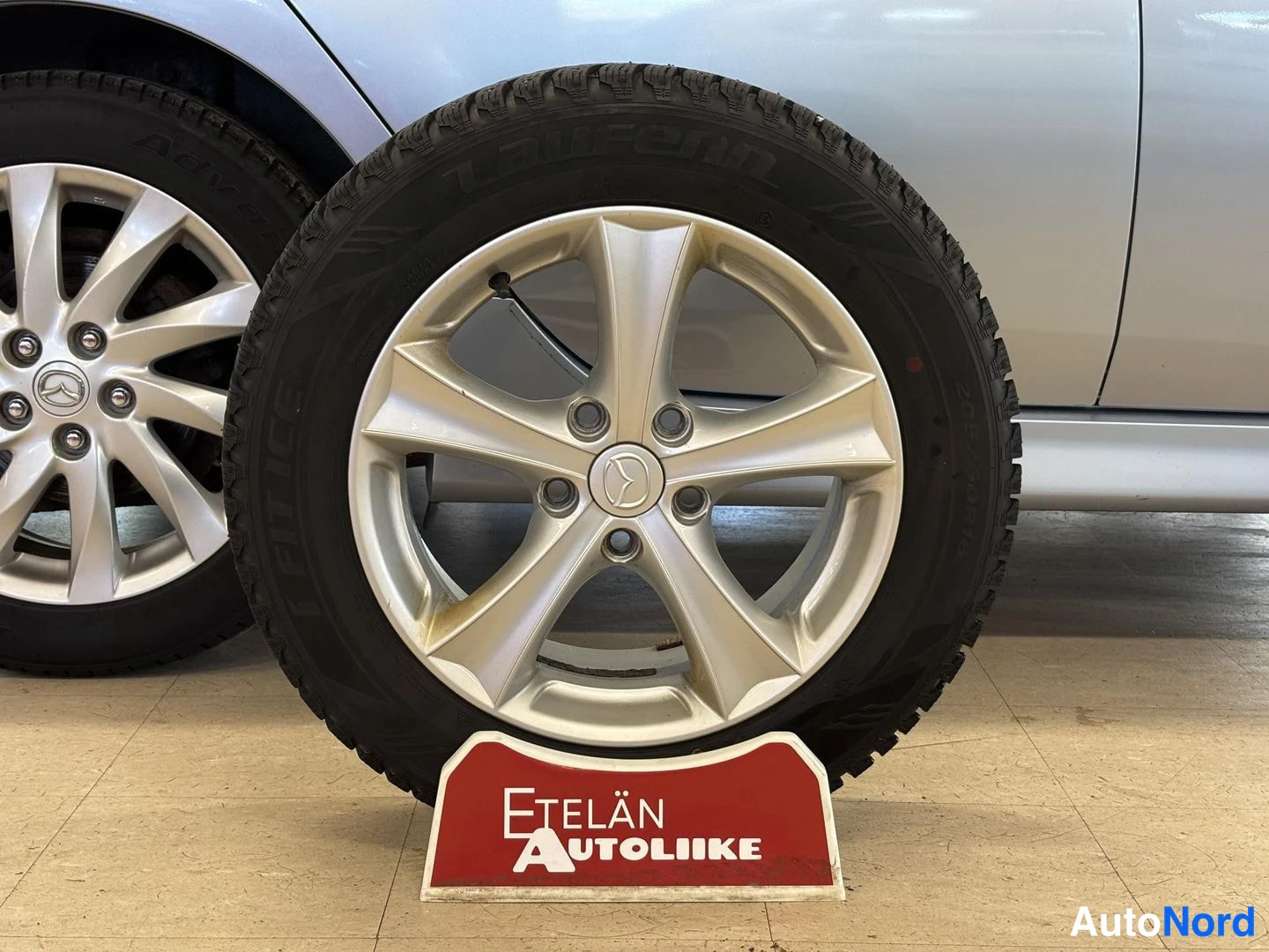 Sininen Mazda 6 2012, sivulta, kuva 10