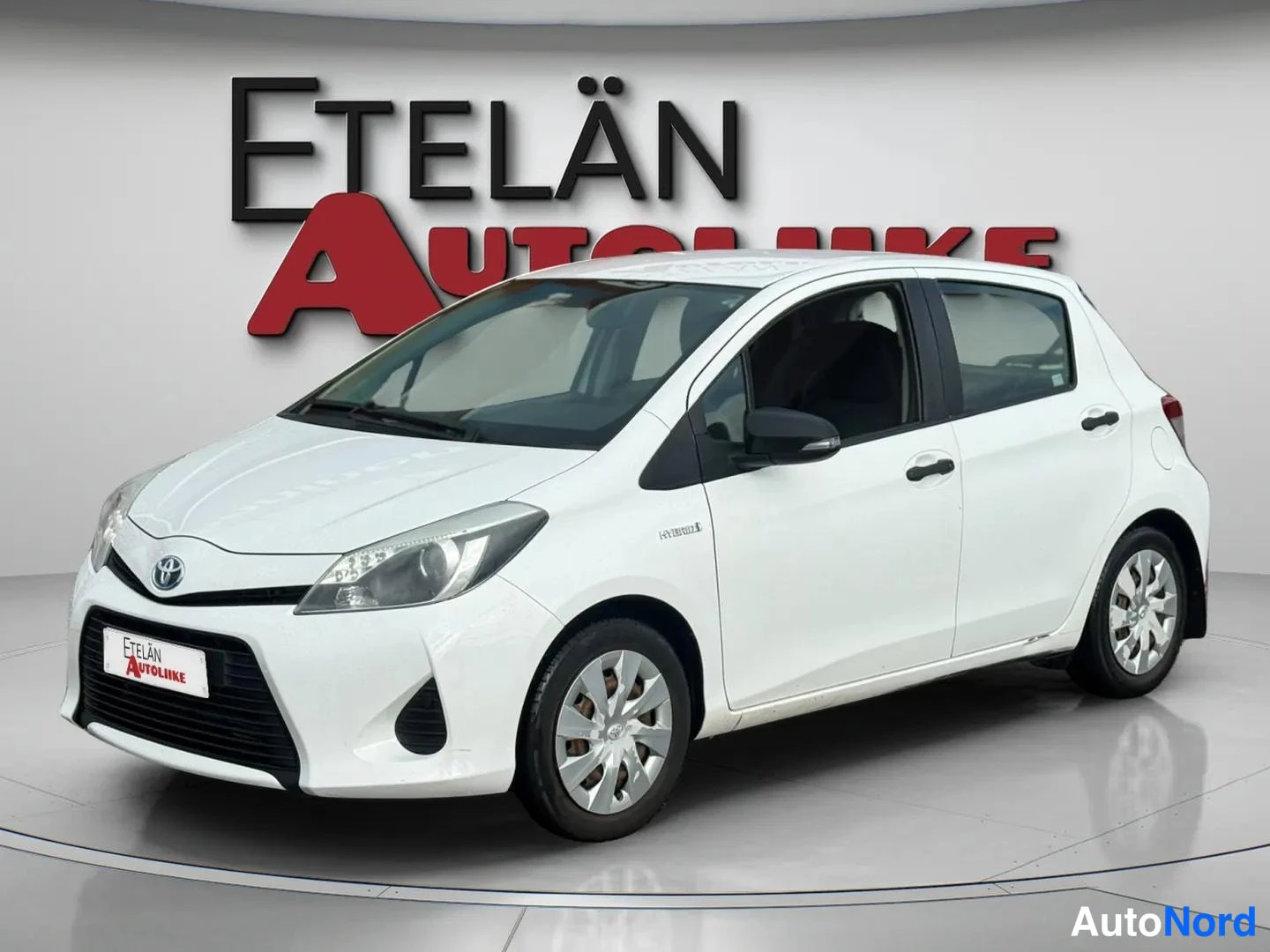 Toyota Yaris Hybrid 2013