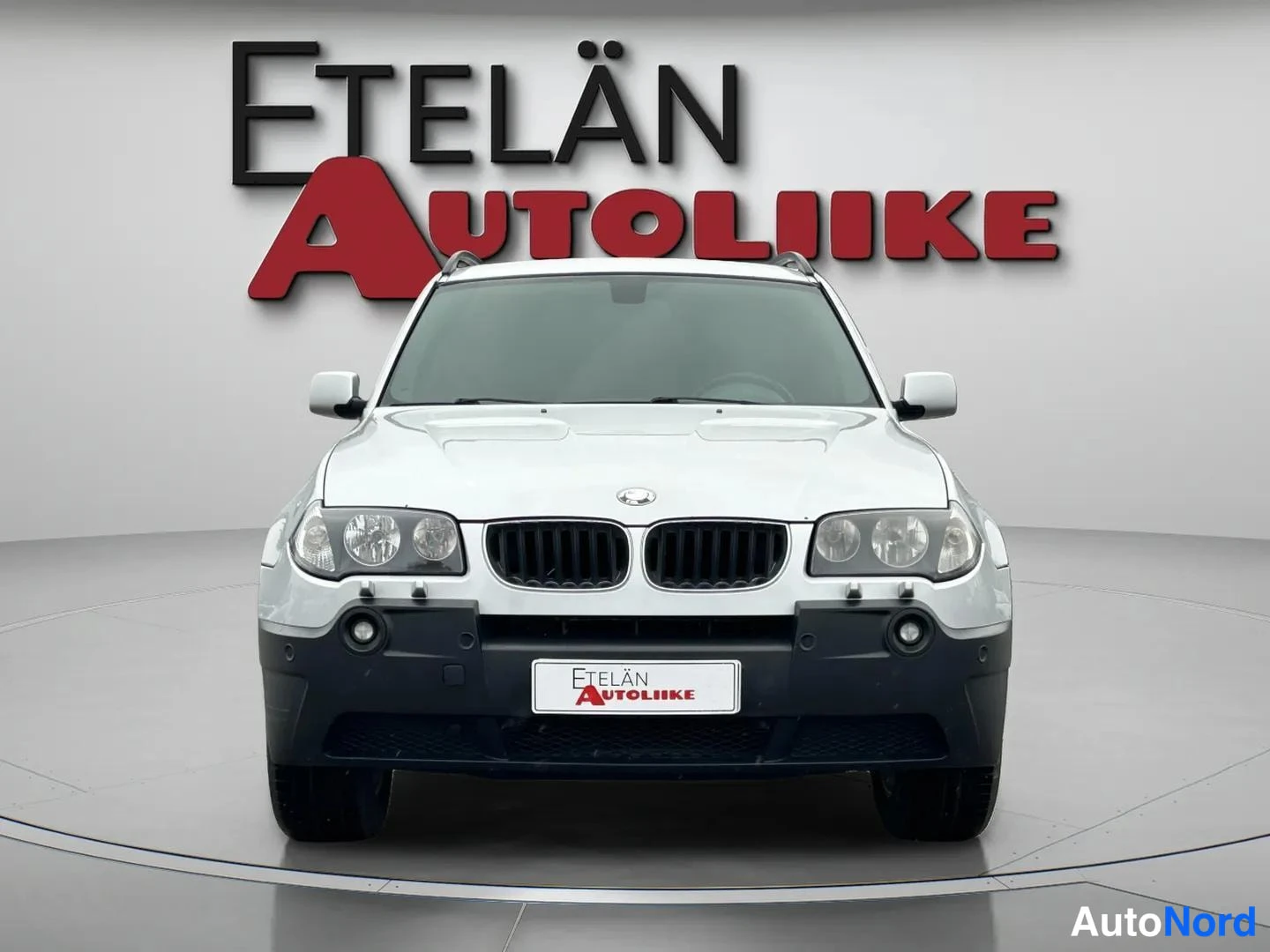 Harmaa BMW X3 2004, edestä, kuva 5