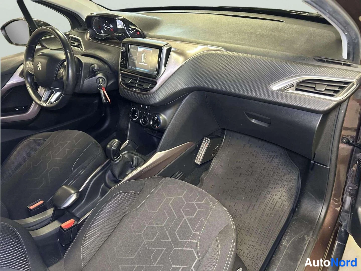 Ruskea Peugeot 2008 2013, kuva 16