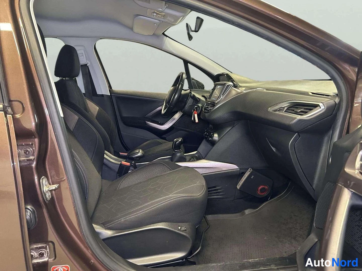Ruskea Peugeot 2008 2013, kuva 20