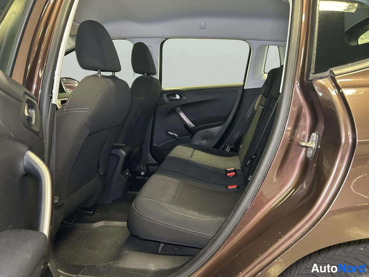 Ruskea Peugeot 2008 2013, kuva 21
