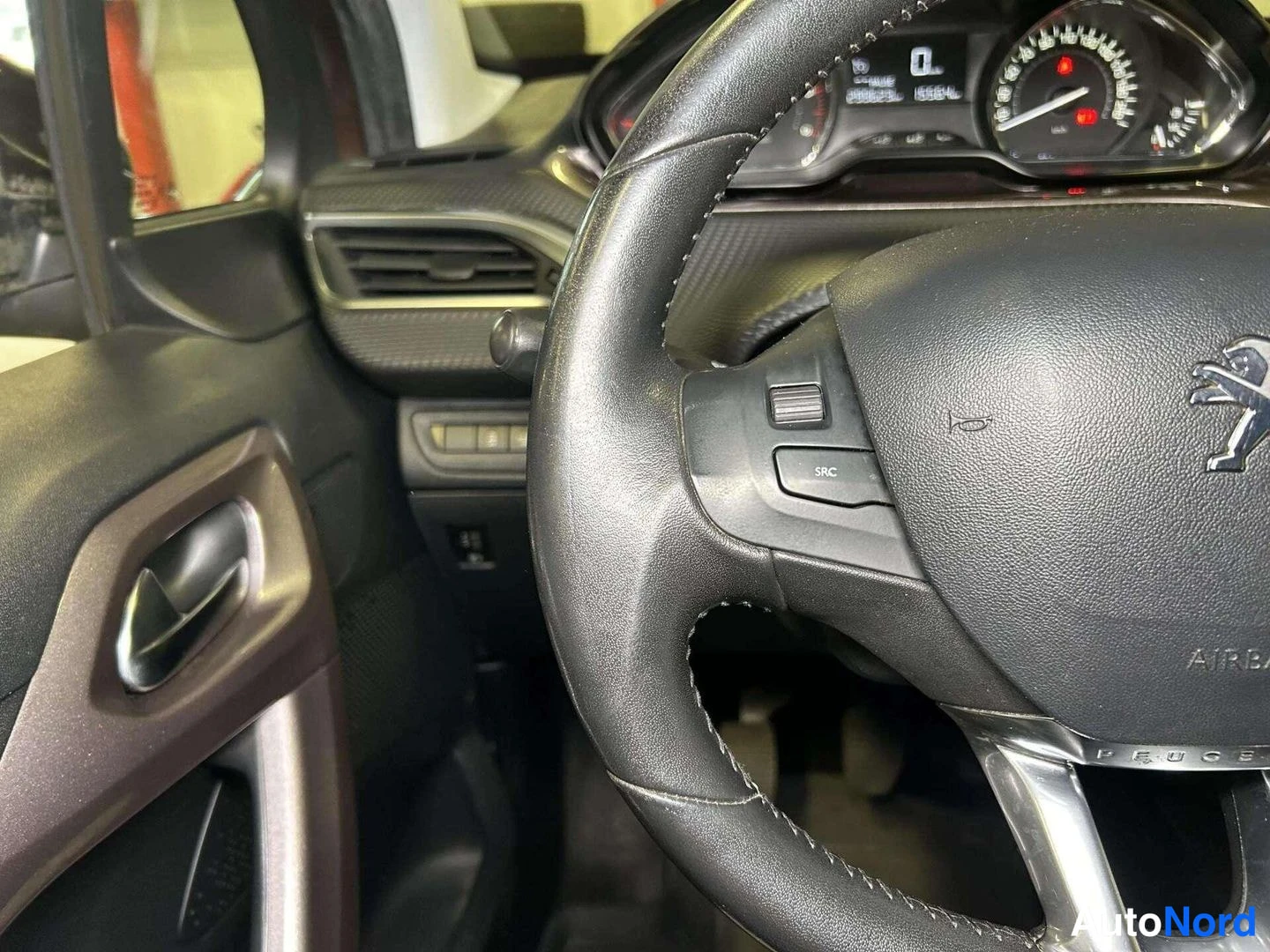 Ruskea Peugeot 2008 2013, kuva 23