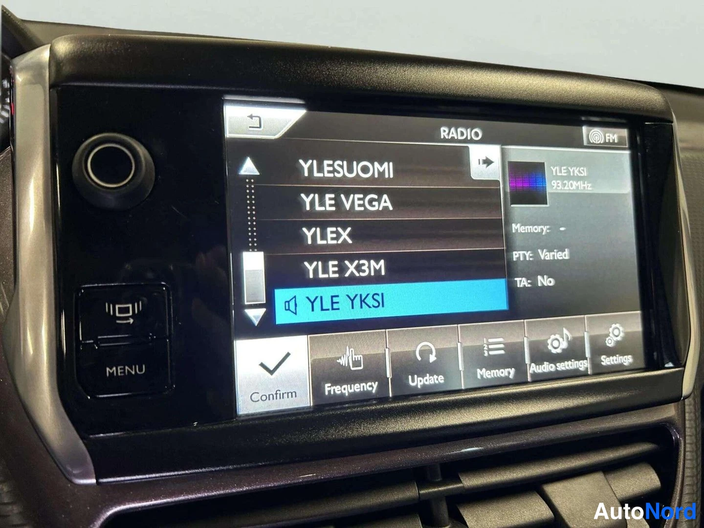 Ruskea Peugeot 2008 2013, yksityiskohta, kuva 10