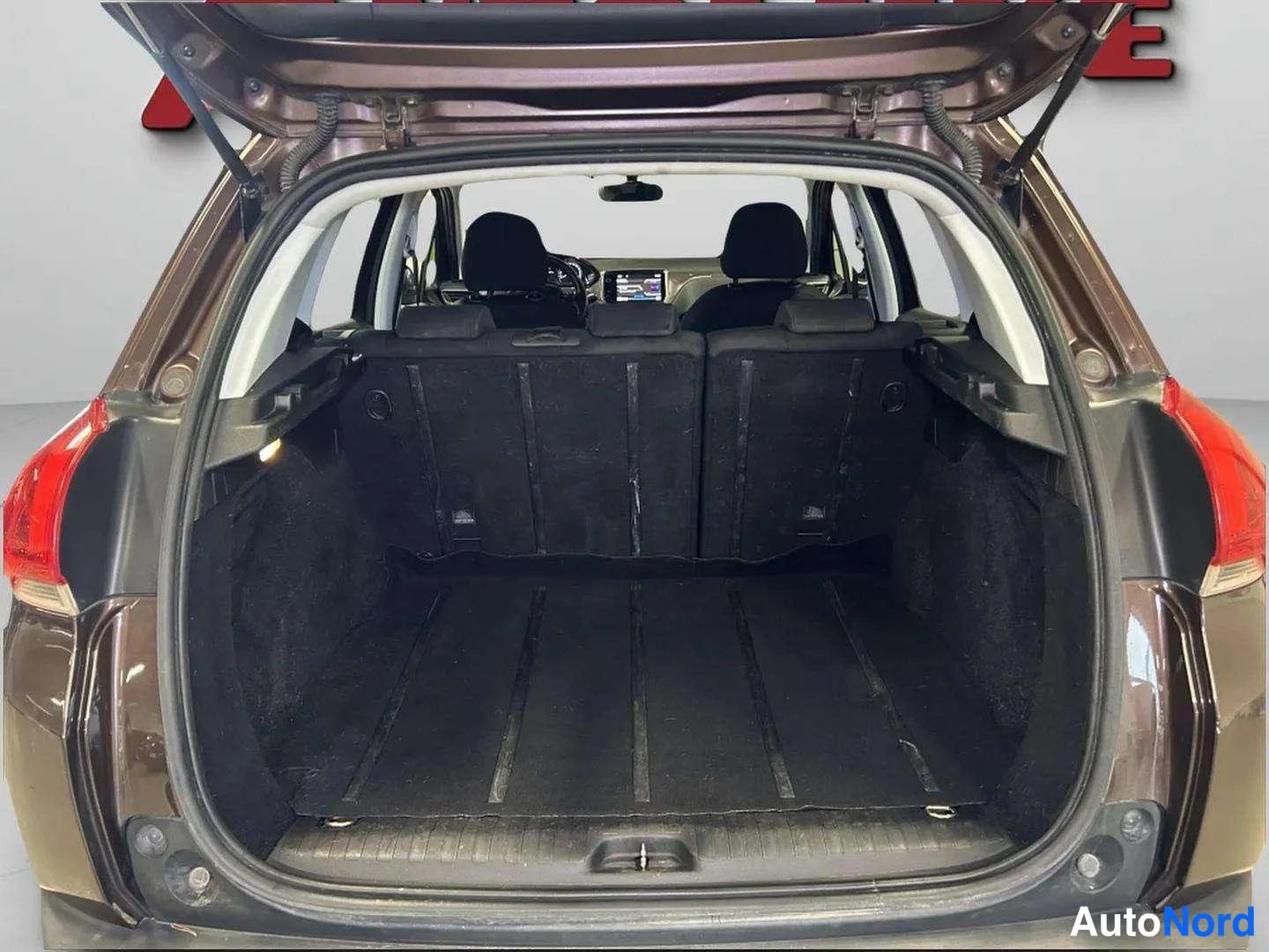 Ruskea Peugeot 2008 2013, yksityiskohta, kuva 11