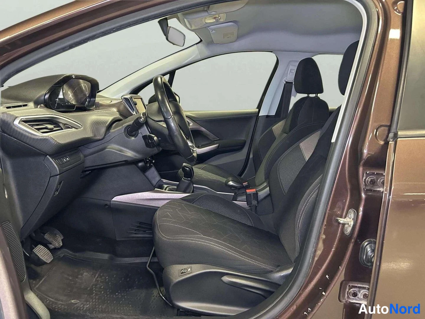 Ruskea Peugeot 2008 2013, kuva 13